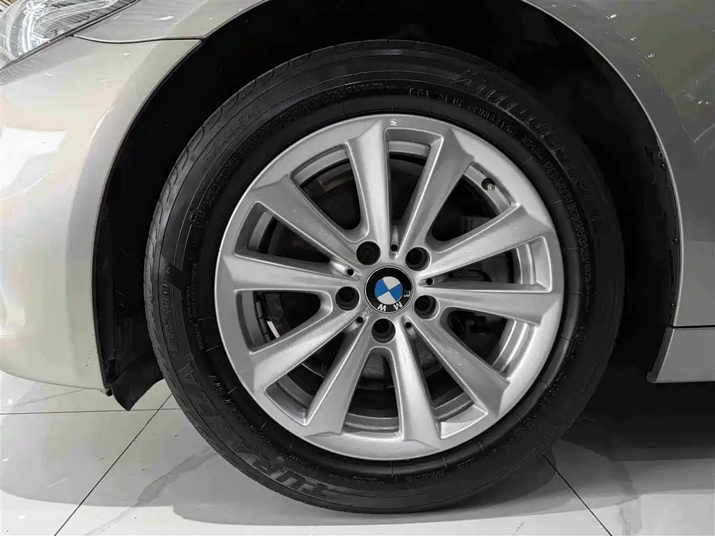 BMW 5 Series — миниатюра 9