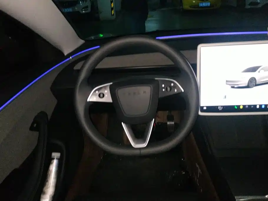 Tesla Model 3 — миниатюра 15