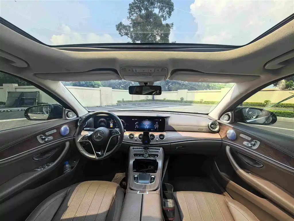 Mercedes-Benz E-Class — миниатюра 6