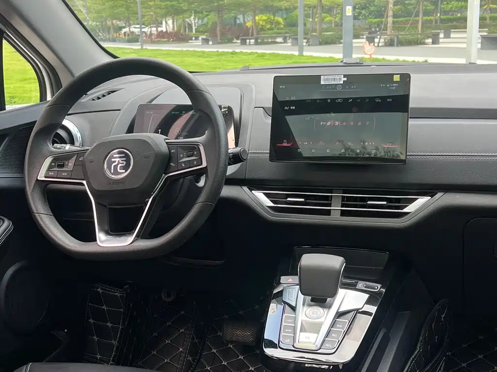 BYD Yuan EV — миниатюра 5
