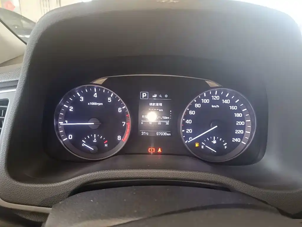 Hyundai Elantra — миниатюра 12