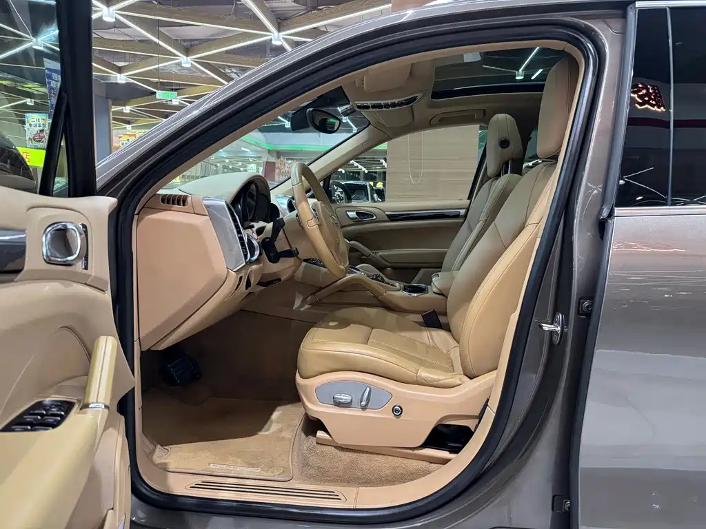 Porsche Cayenne — миниатюра 9