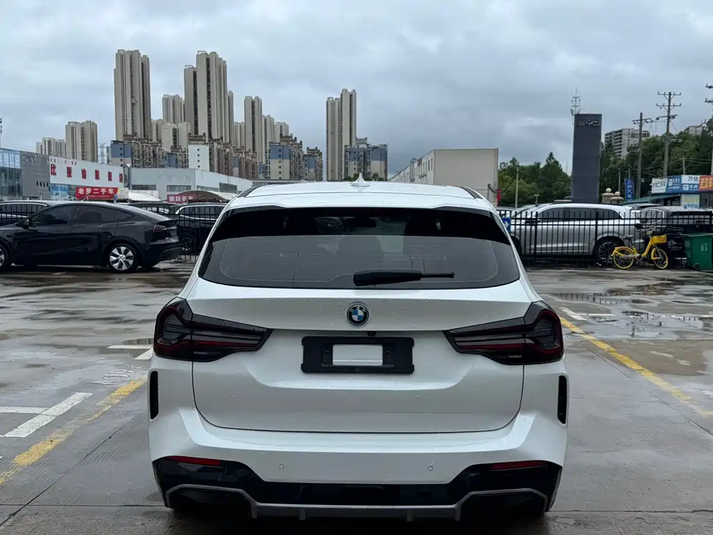 BMW iX3 — миниатюра 8