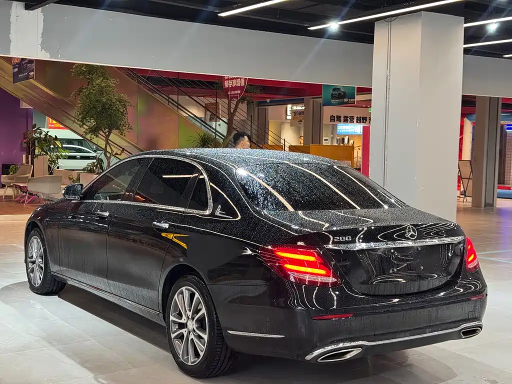 Mercedes-Benz E-Class — миниатюра 6