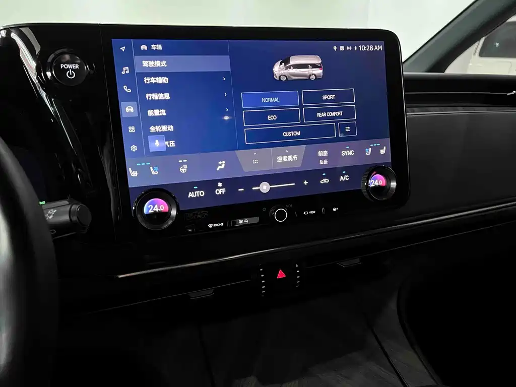 Lexus LM — миниатюра 22