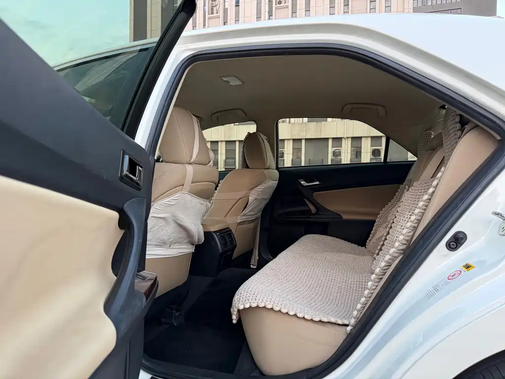 Toyota Reiz — миниатюра 8