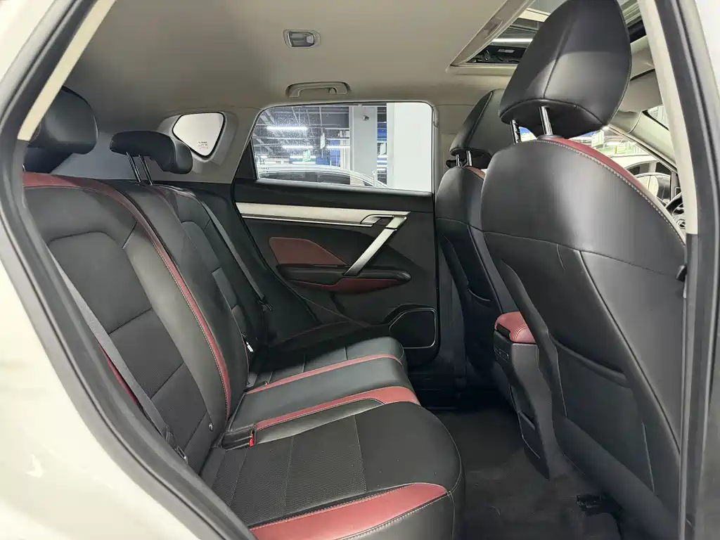 Geely Binyue — миниатюра 9