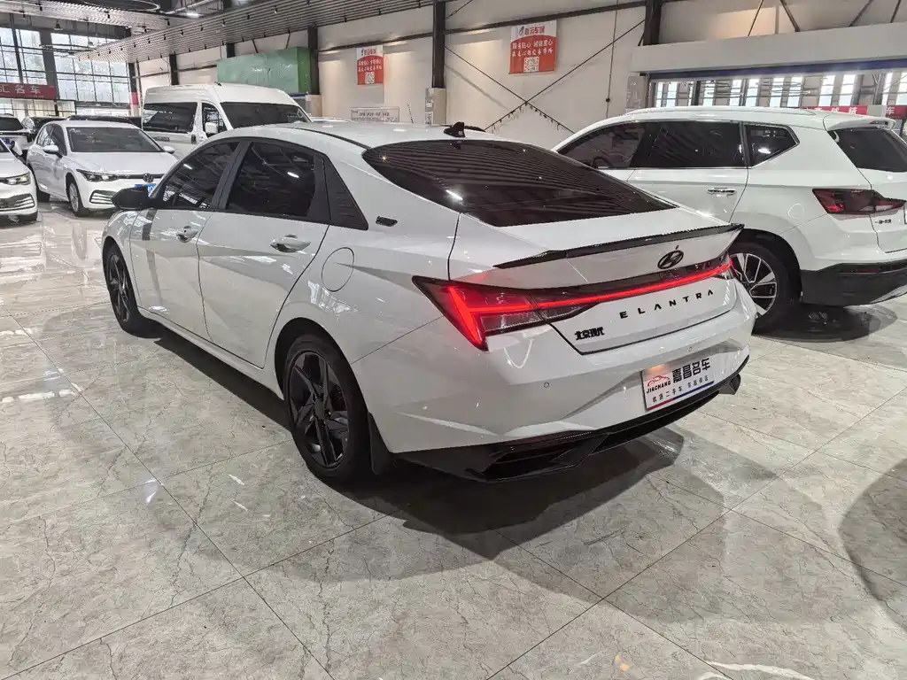 Hyundai Elantra — миниатюра 16