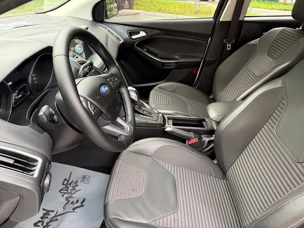 Ford Focus — миниатюра 7