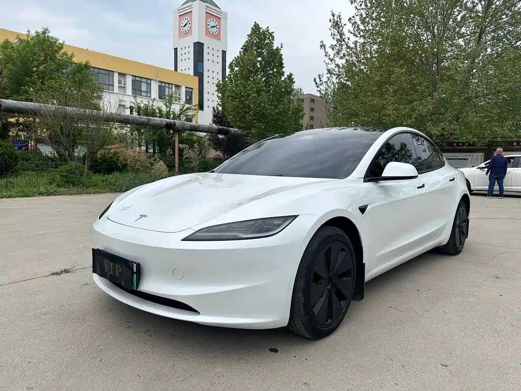 Tesla Model 3 2024