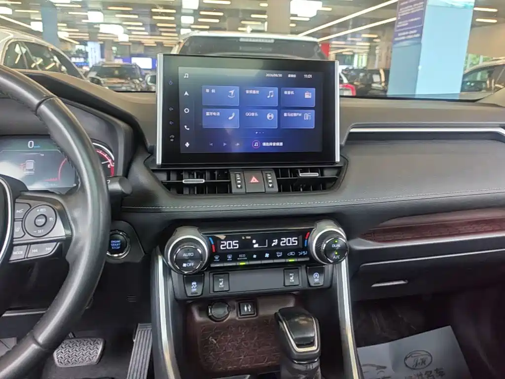Toyota RAV4 — миниатюра 13