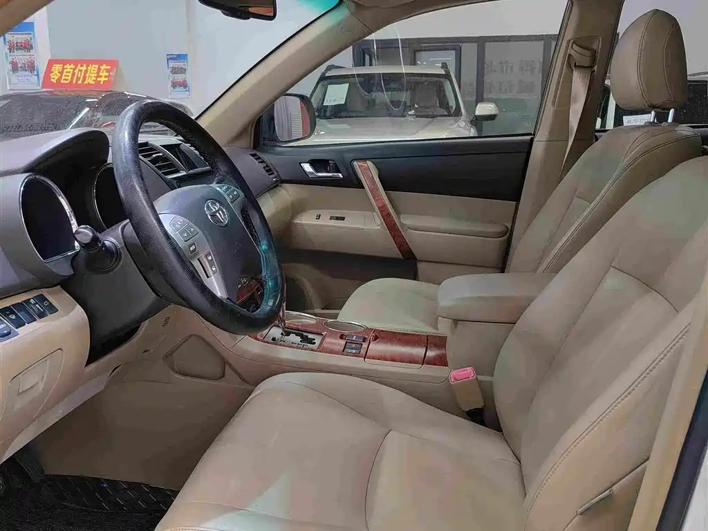 Toyota Highlander (Import) — миниатюра 7