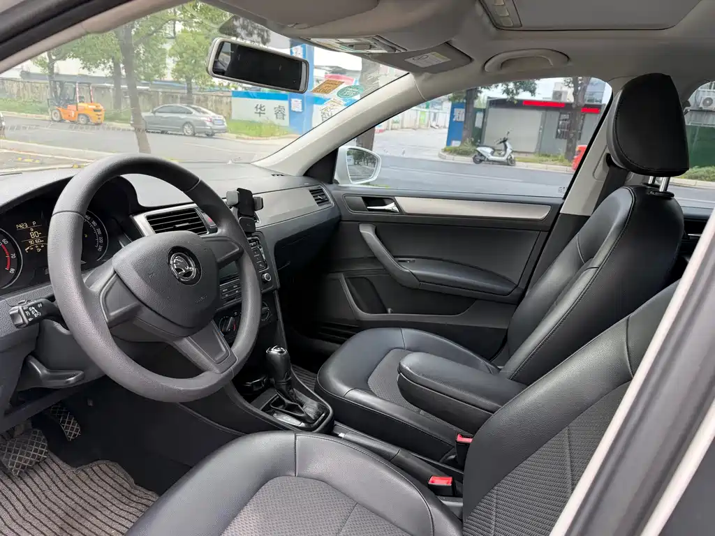 Skoda Rapid Spaceback — миниатюра 9