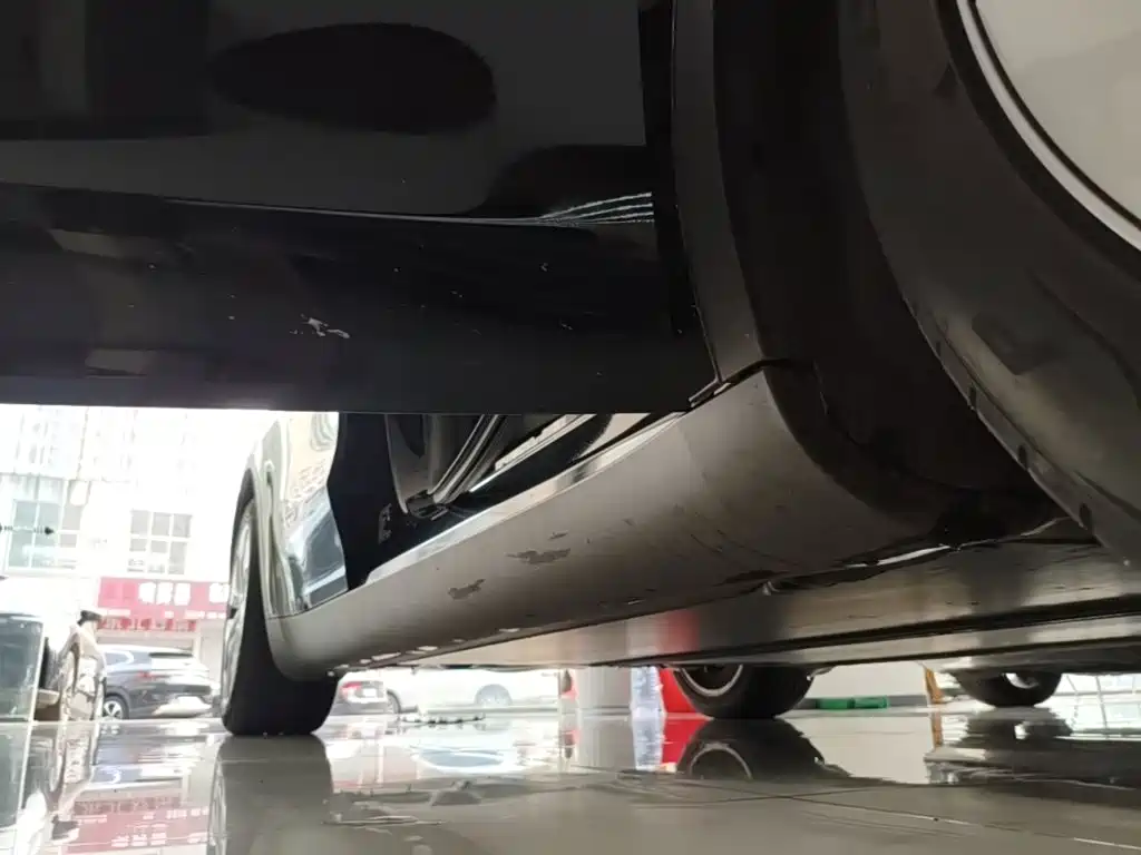 Tesla Model Y — миниатюра 21