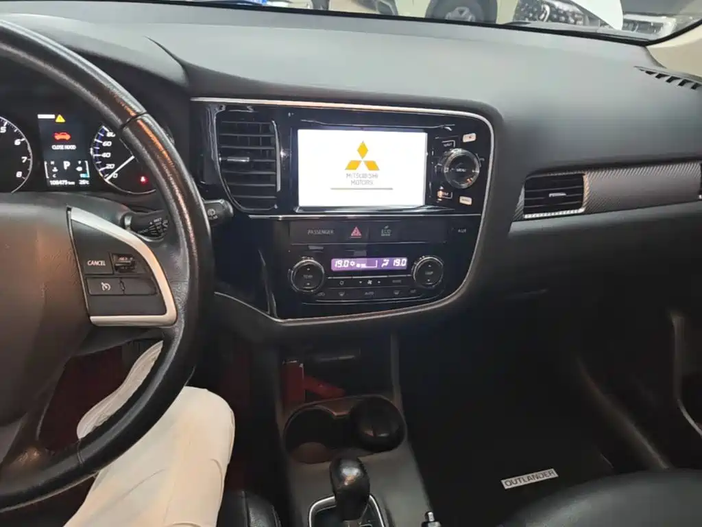 Mitsubishi Outlander (Import) — миниатюра 13