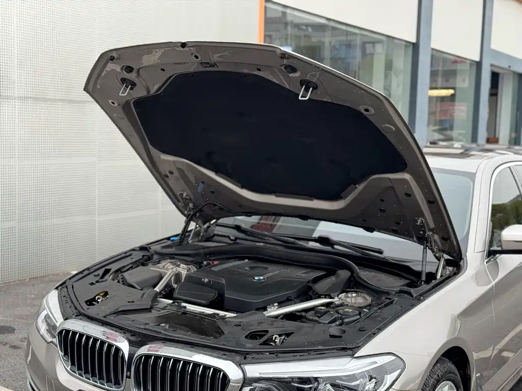 BMW 5 Series — миниатюра 44