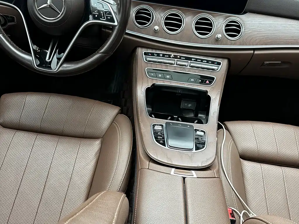 Mercedes-Benz E-Class — миниатюра 12