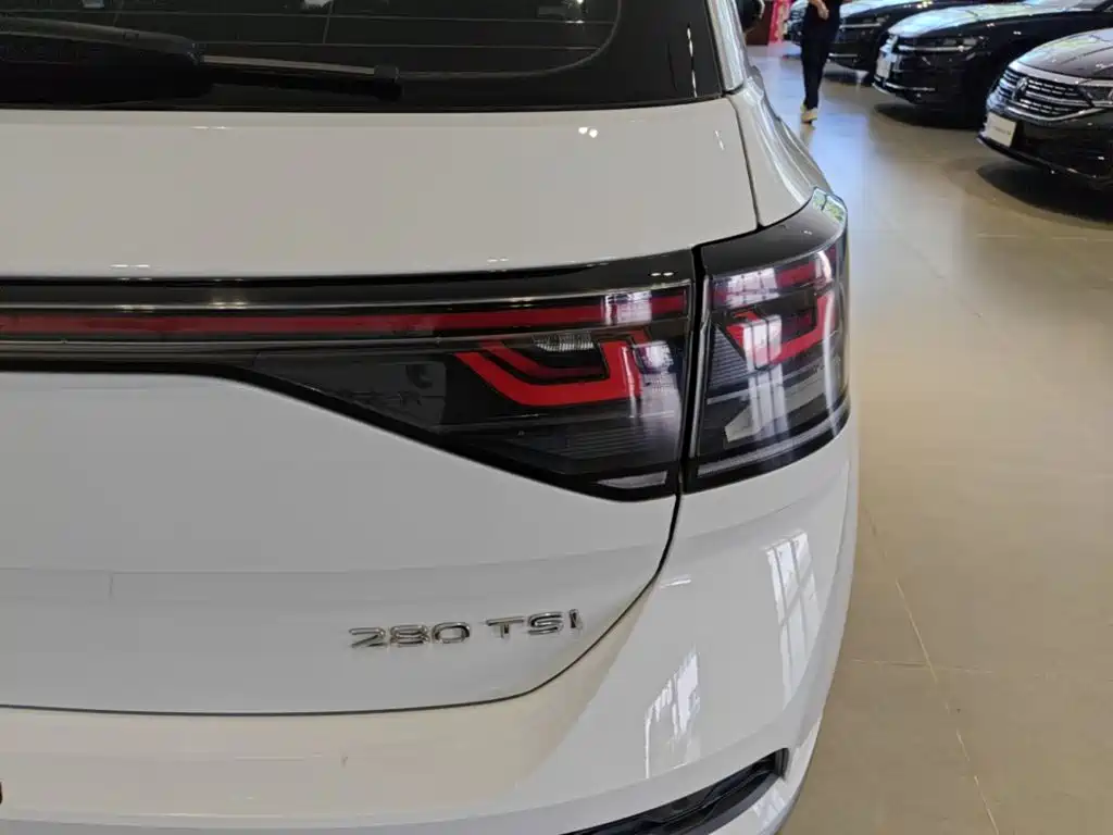Volkswagen T-Roc — миниатюра 8