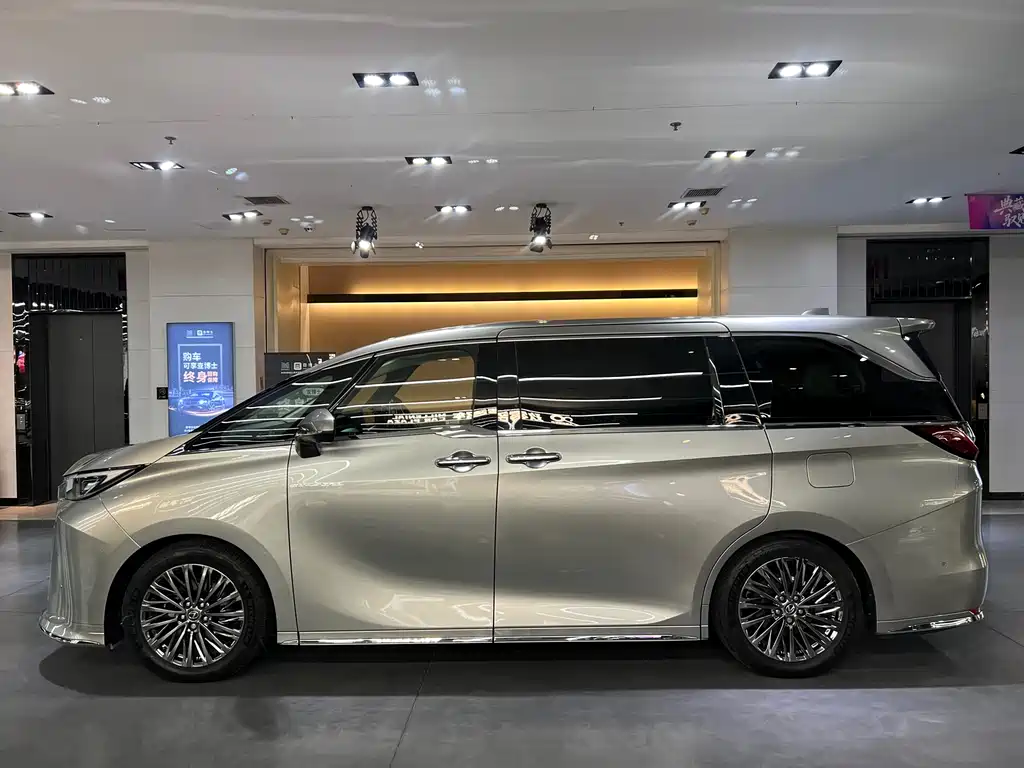 Lexus LM 2025 350h мест