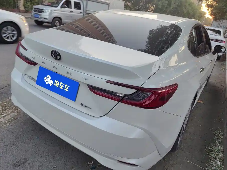 Toyota Camry — миниатюра 3