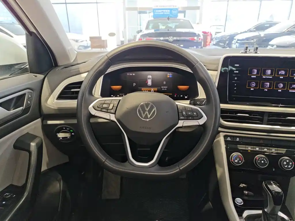 Volkswagen T-Roc — миниатюра 11