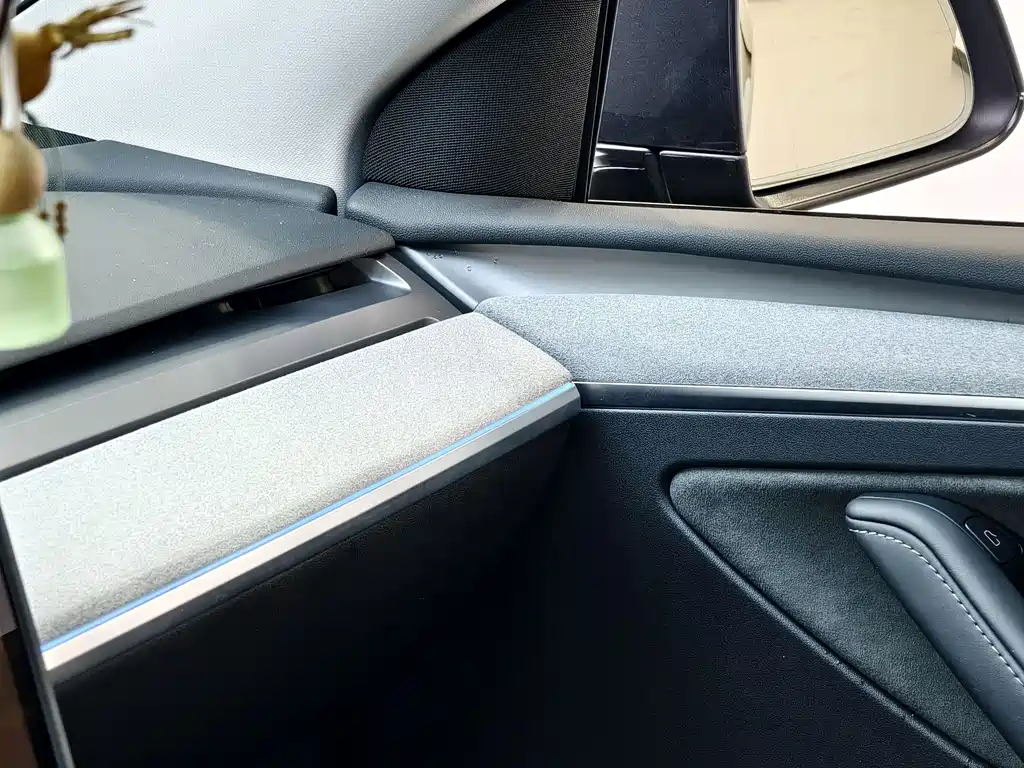 Tesla Model Y — миниатюра 7