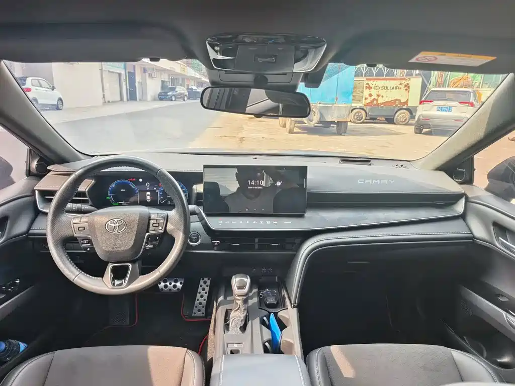 Toyota Camry — миниатюра 7