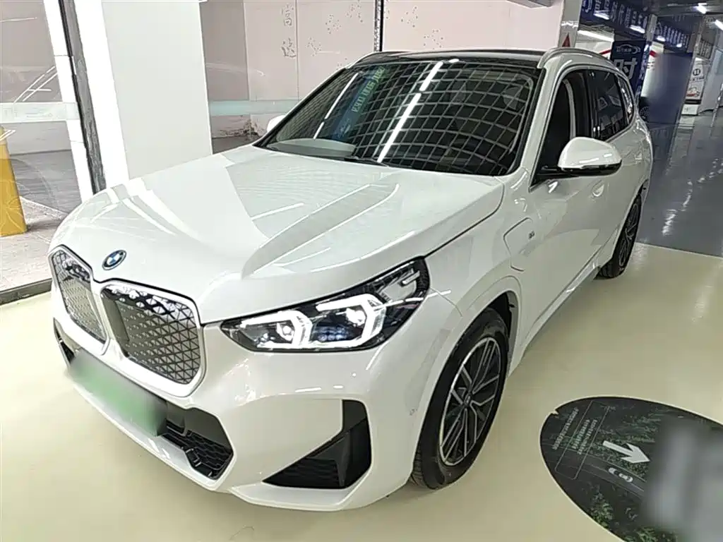 BMW iX1 2025