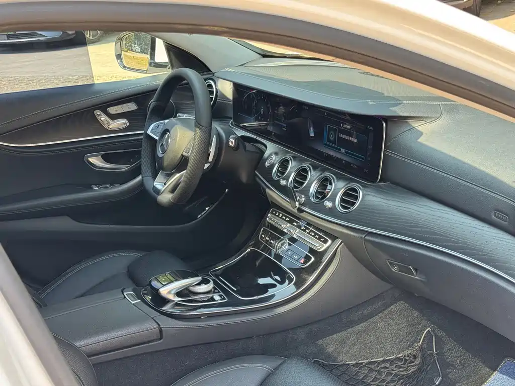 Mercedes-Benz E-Class — миниатюра 12