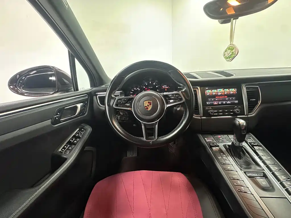 Porsche Macan — миниатюра 12
