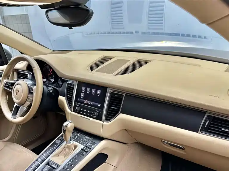 Porsche Macan — миниатюра 11