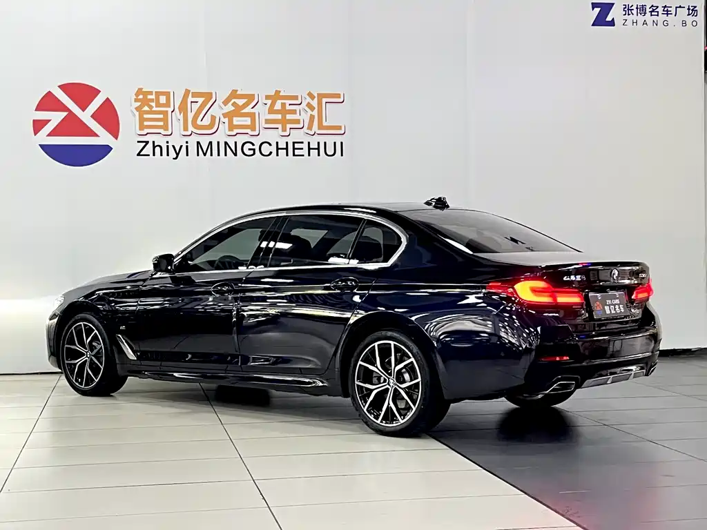 BMW 5 Series — миниатюра 4