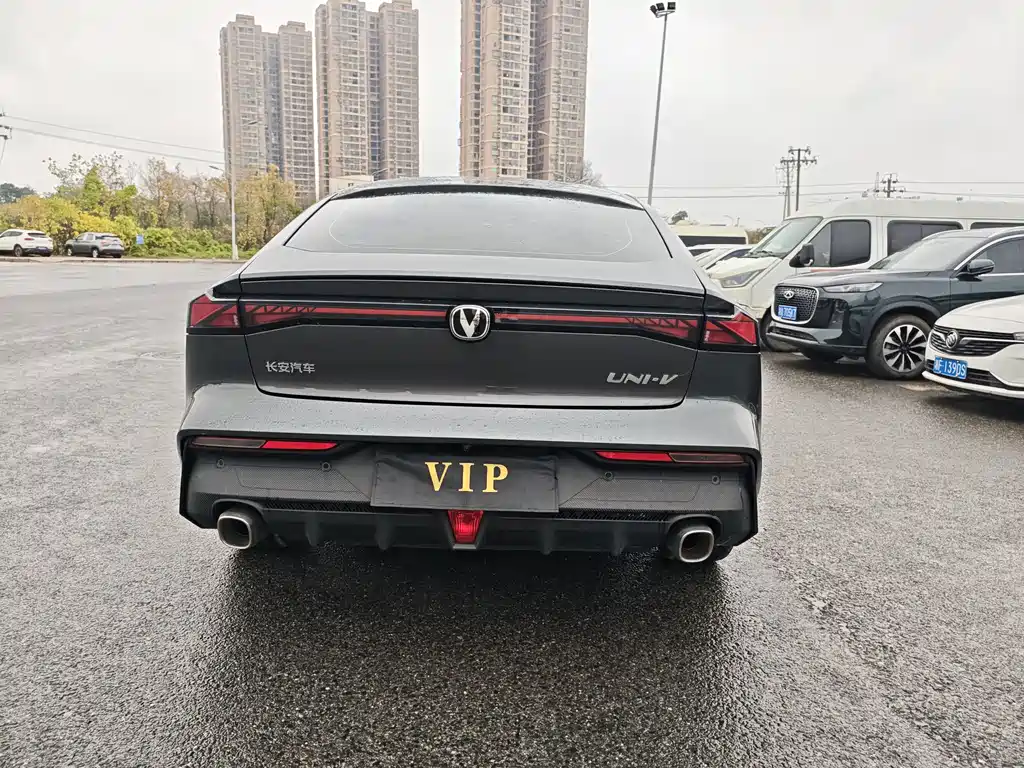 CHANGAN UNI V