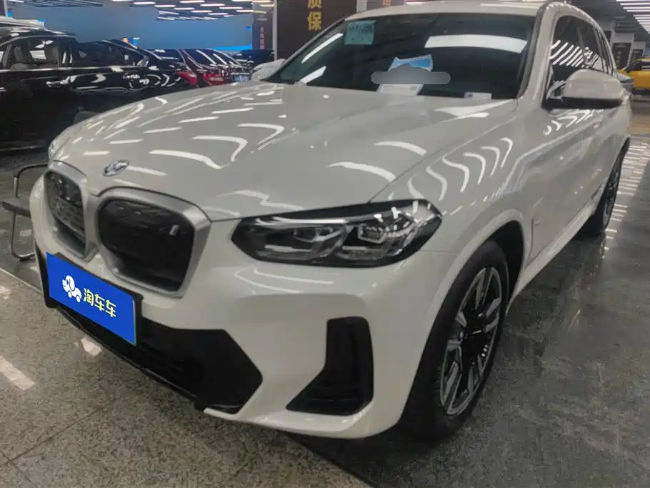 BMW iX3 2024