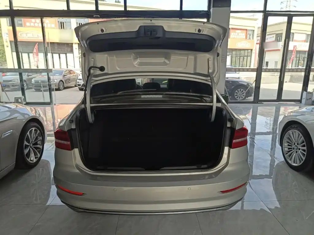 Volkswagen Lavida — миниатюра 19