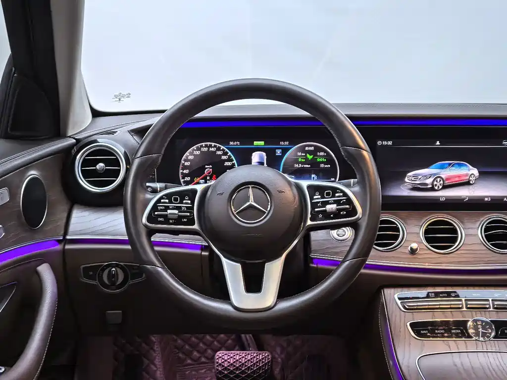 Mercedes-Benz E-Class — миниатюра 14