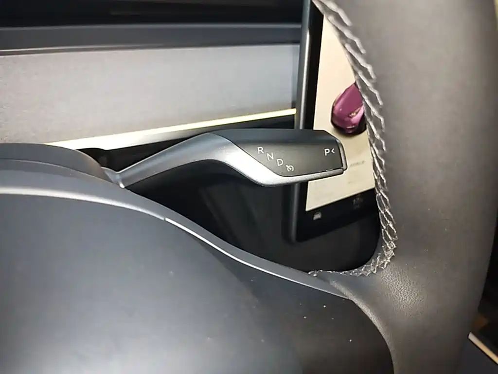 Tesla Model Y — миниатюра 14