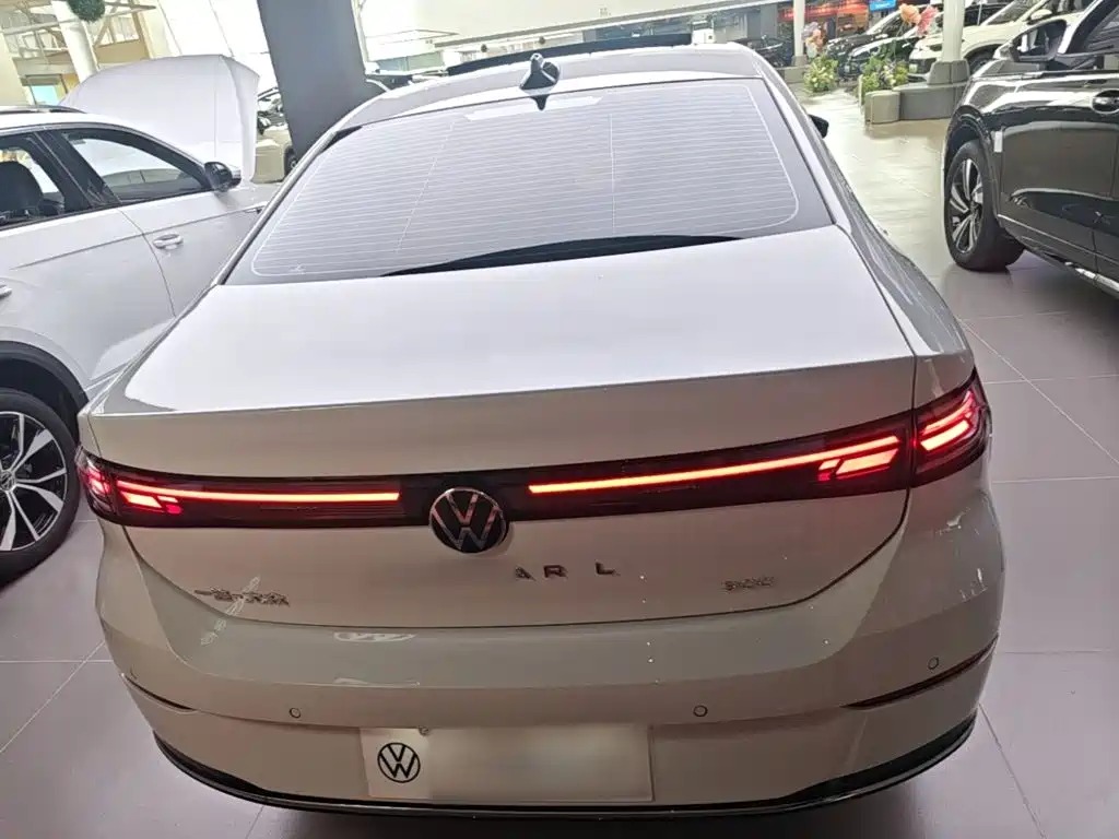 Volkswagen Sagitar — миниатюра 6