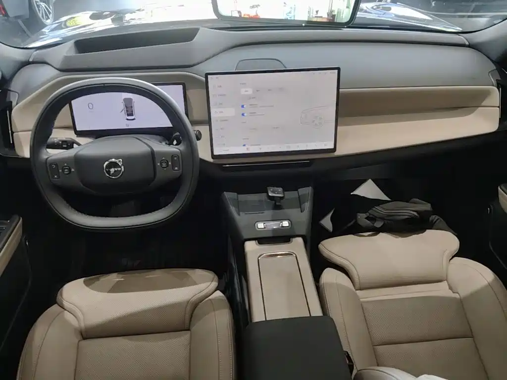 Volvo XC70 PHEV — миниатюра 10
