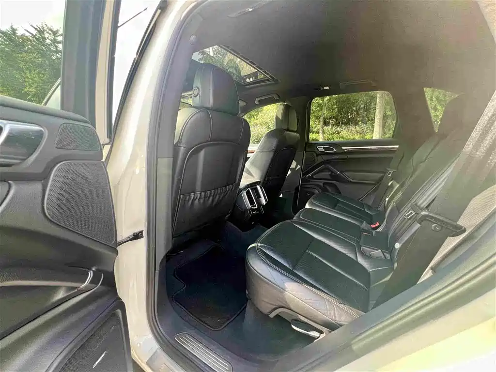 Porsche Cayenne — миниатюра 11