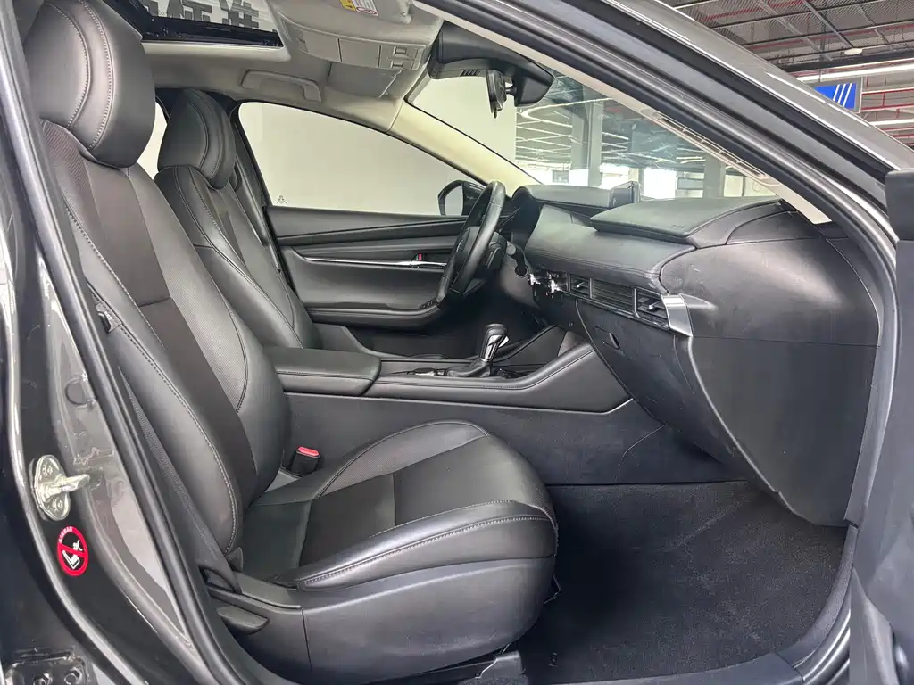 Mazda Mazda3 3 2022 2.0L AT