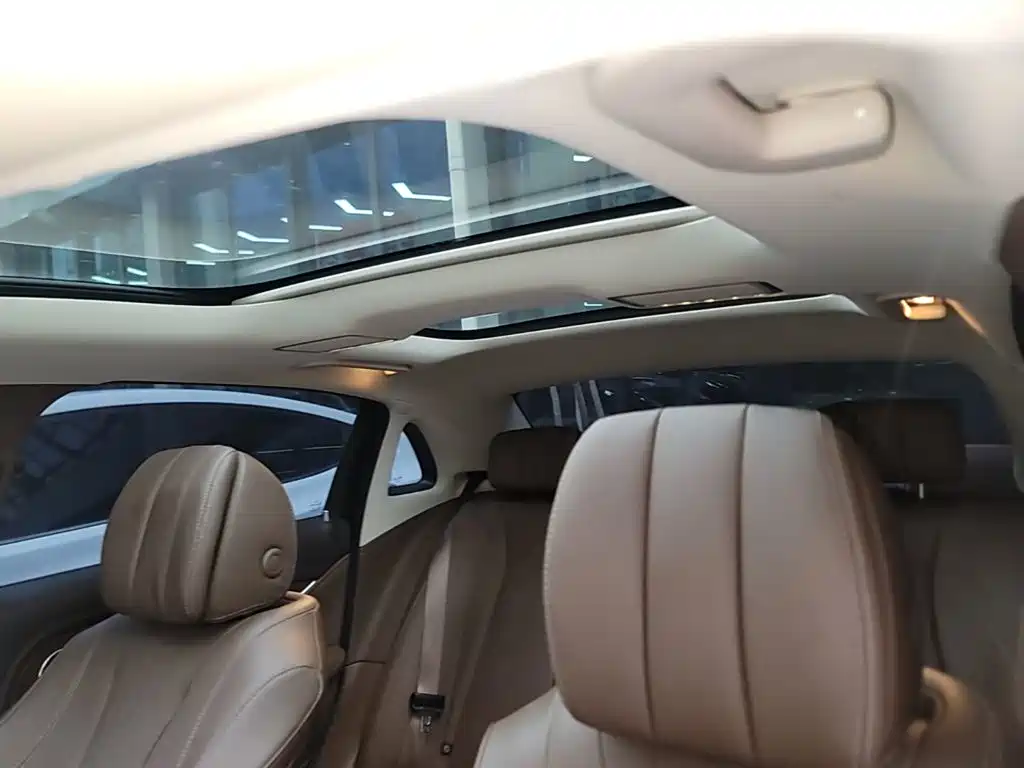 Mercedes-Benz E-Class — миниатюра 18