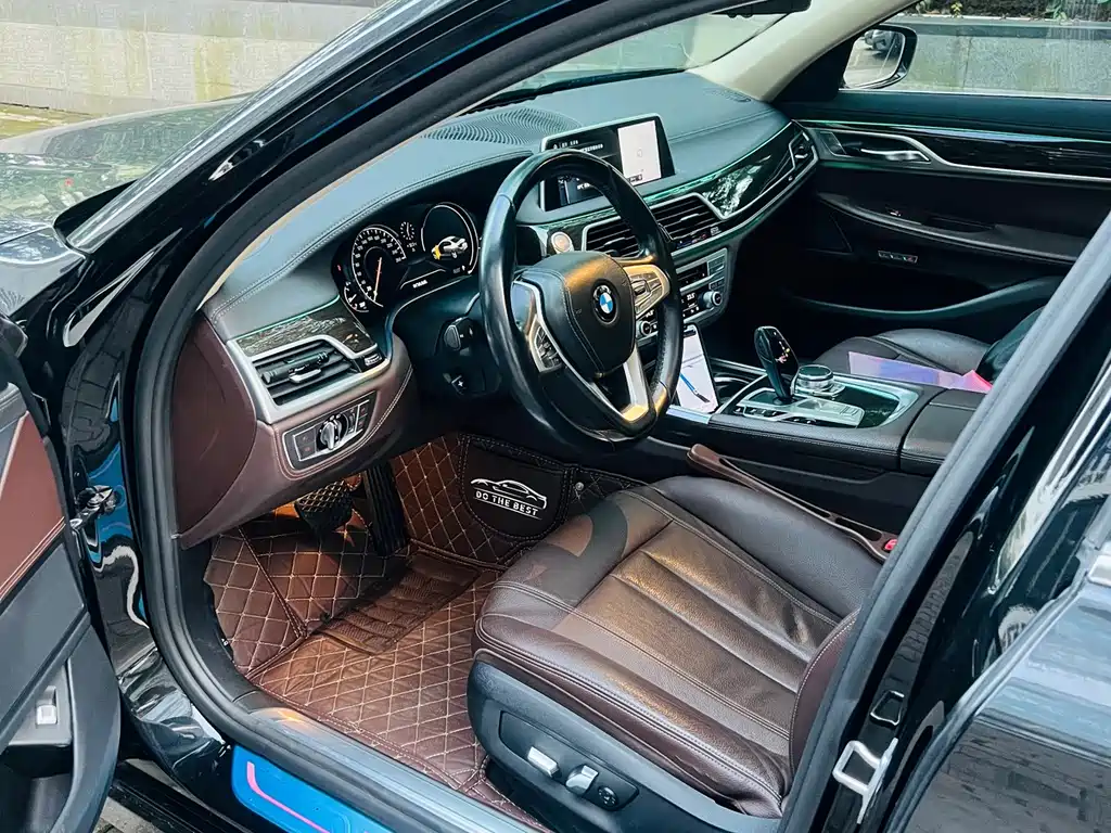 BMW 7 Series — миниатюра 8