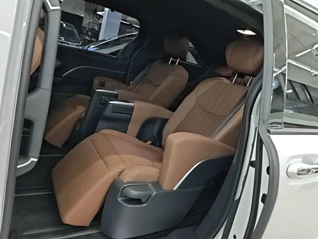 Toyota Sienna — миниатюра 17