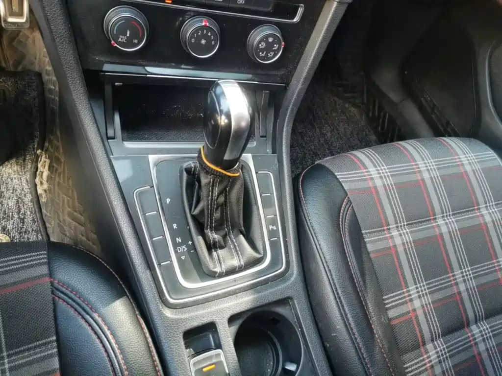 Volkswagen Golf — миниатюра 14