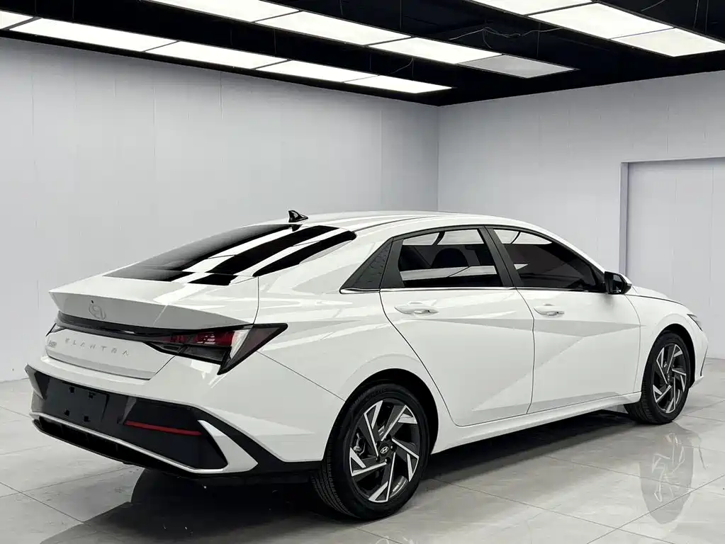 Hyundai Elantra — миниатюра 4