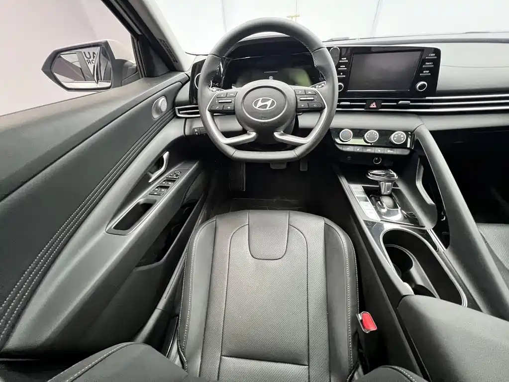 Hyundai Elantra — миниатюра 10