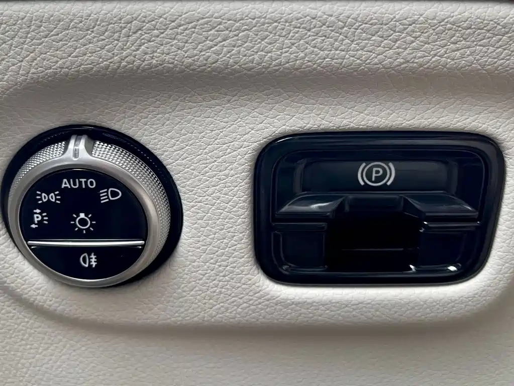 Mercedes-Benz EQE SUV — миниатюра 26