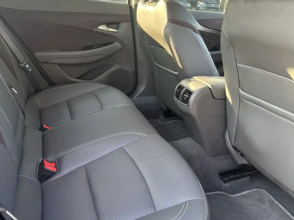 Chevrolet Malibu — миниатюра 14