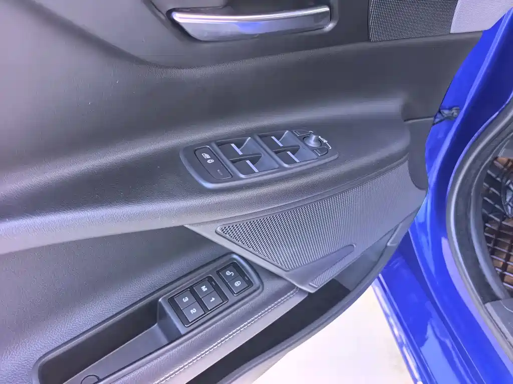 Jaguar XE — миниатюра 14
